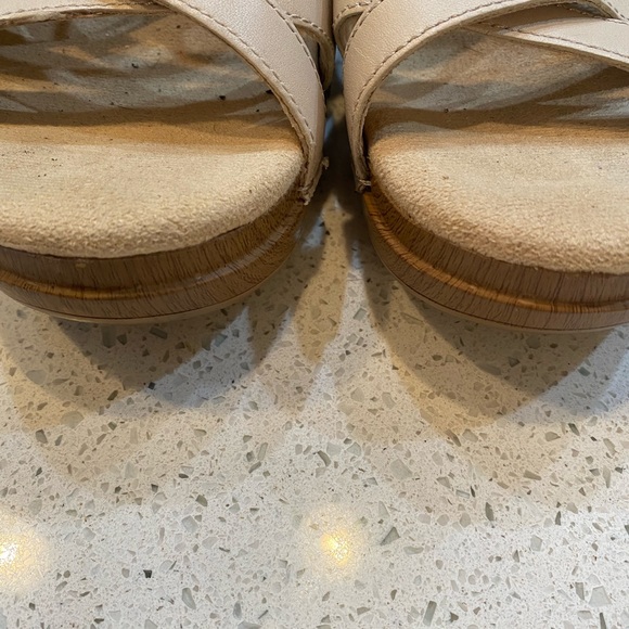 Dansko Size 39 EU 8.5-9  US Leather Strap Open Toe Beige Sandals - Picture 6 of 15